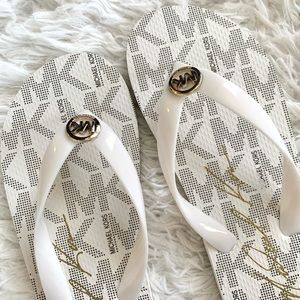 Michael Kors Flip Flop sandals size 2